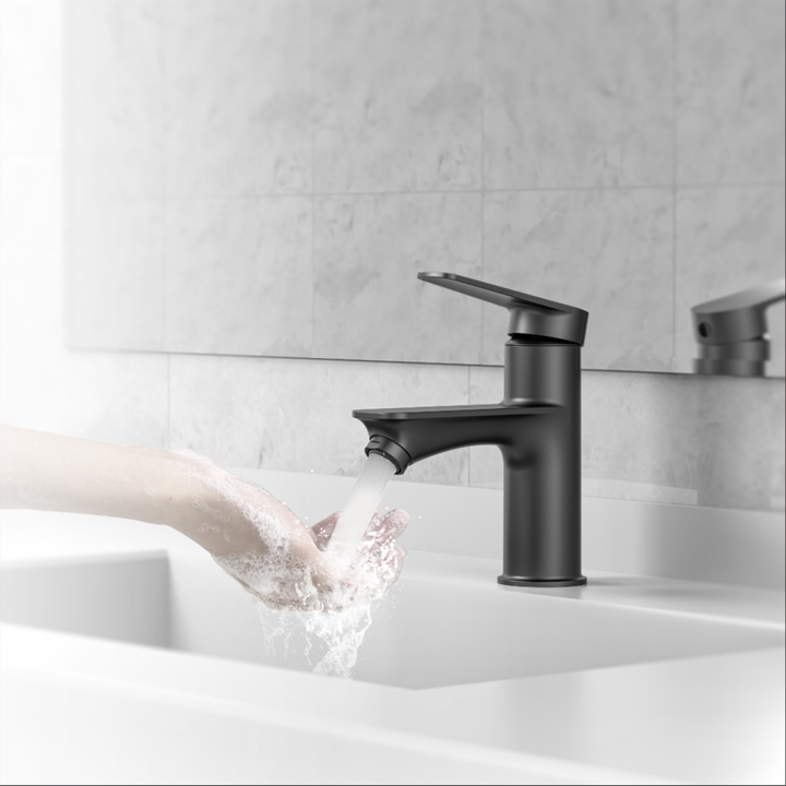 Robinet de lavabo noir, hauteur 15 cm 